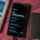 El Pixel 6 Pro, que se muestra aquí, se carga mejor con un cable USB-C que cumpla con las especificaciones